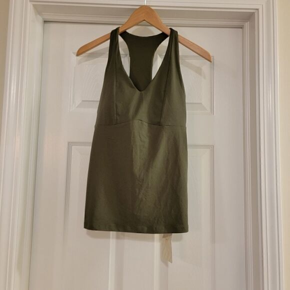 Fabletics New Mila Built In Bra & Back Pocket Tank Olive Green Size medium NWT - Picture 4 of 7